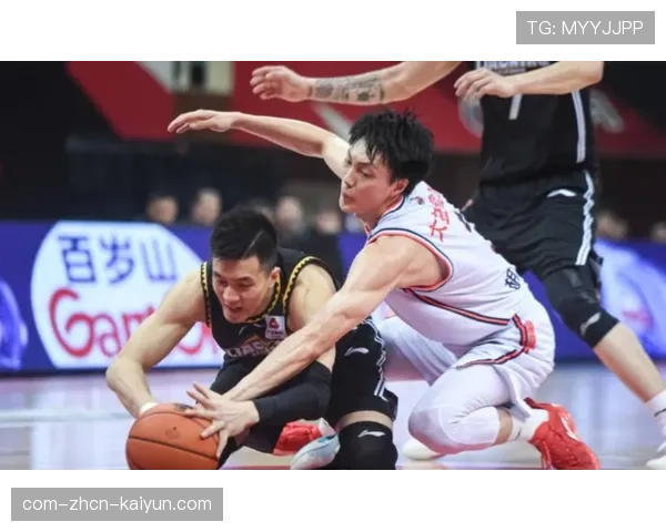 新疆控卫环节暴露组织短板 西尔扎提防守见长但串联有限 新疆控卫环节暴露组织短板 西尔扎提防守见长但串联有限